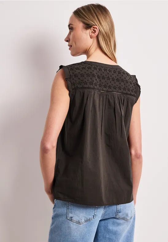 Blousetop met gespleten hals en shiffley-details