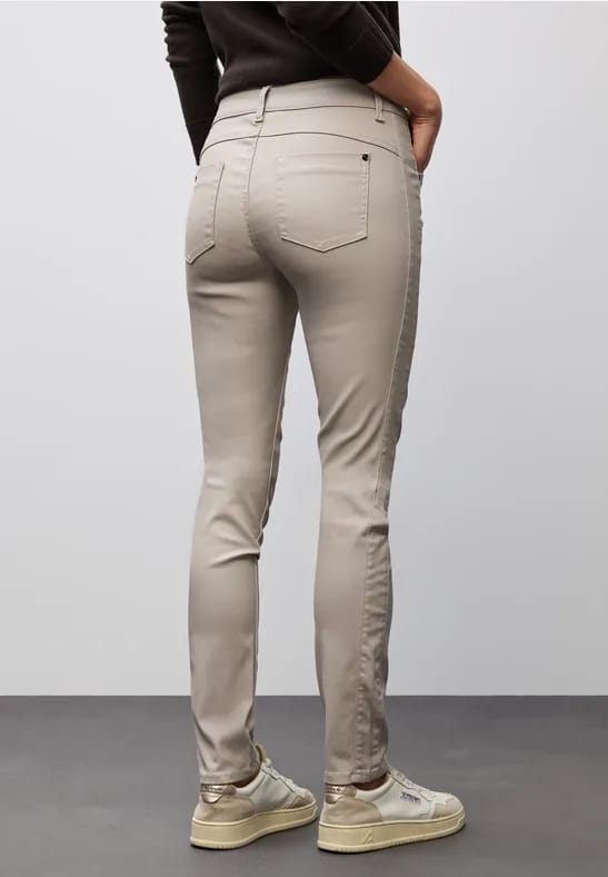 Slim Fit gecoate broek
