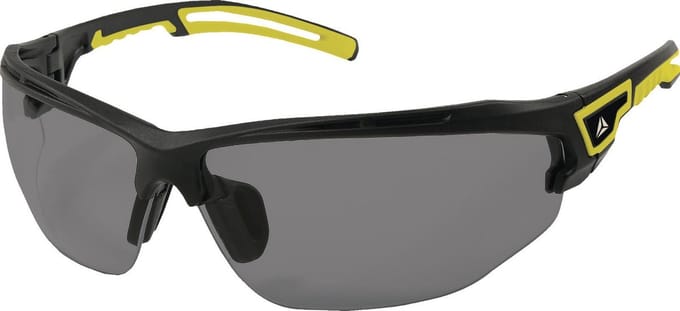 Delta Plus Veiligheidsbril ASO2 Smoke Donker | Sportief Design | Polycarbonaat Lens | Comfortabele Pasvorm