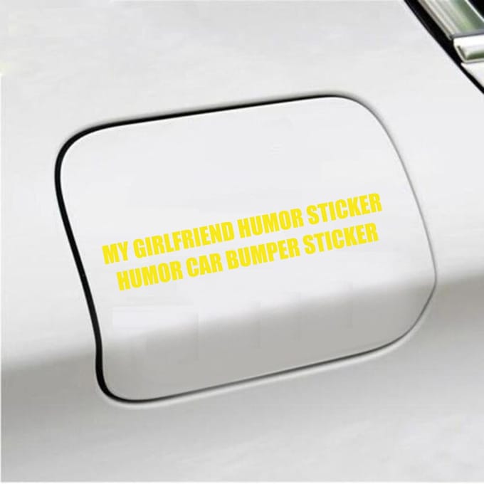Bumpersticker - My Girlfriend Humor Sticker - 3,5 X 20,6 - Geel