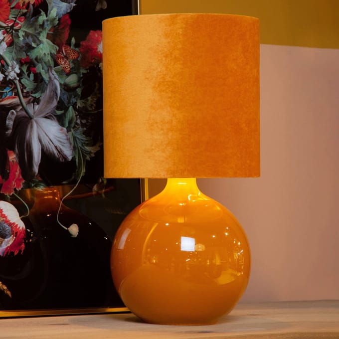 Lucide Esterad tafellamp, oker, Ø 24 cm, hoogte 47 cm, glas