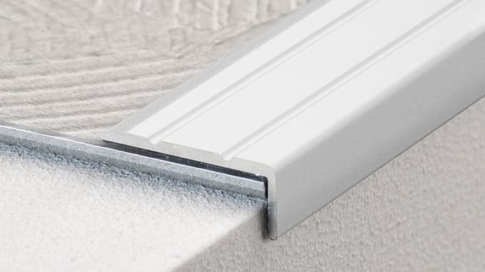 Aluminium trapprofiel zelfklevend - trapneusprofiel - trapneus - 10mm x 2,70mtr.