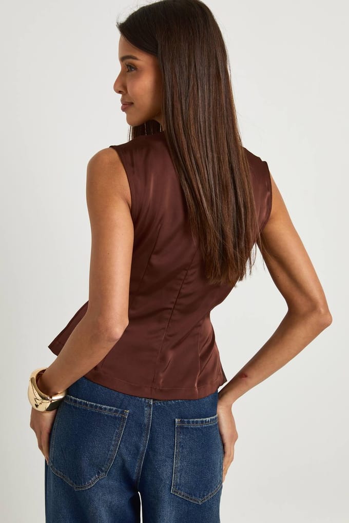 boohoo Dames Satijnen mouwloze top met gouden afwerking | Chocoladebruin | Maat: 36