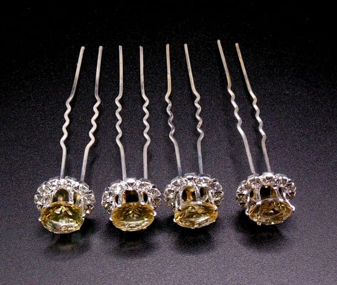 Haarpinnen diamant geel met strass punten