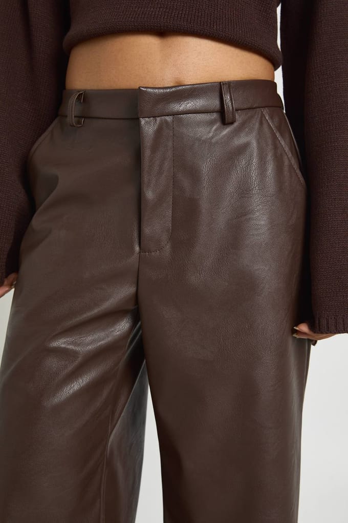 boohoo Dames Kunstleren broek met wijde pijpen | Chocoladebruin | Maat: 40