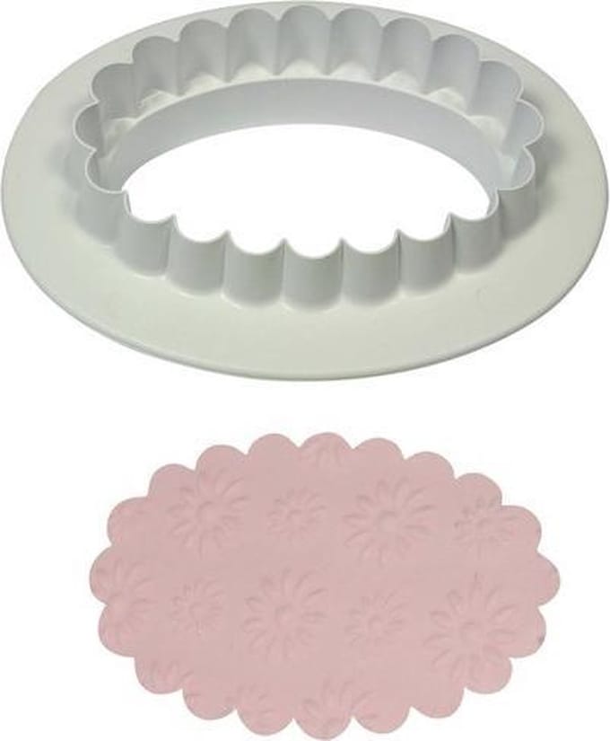 PME Plain & Fluted Oval Cutter 90mm x 60mm