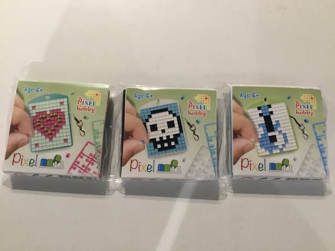 SET 3 PIXELHOBBY MEDAILLONS HART-DOODSKOP-GITAAR