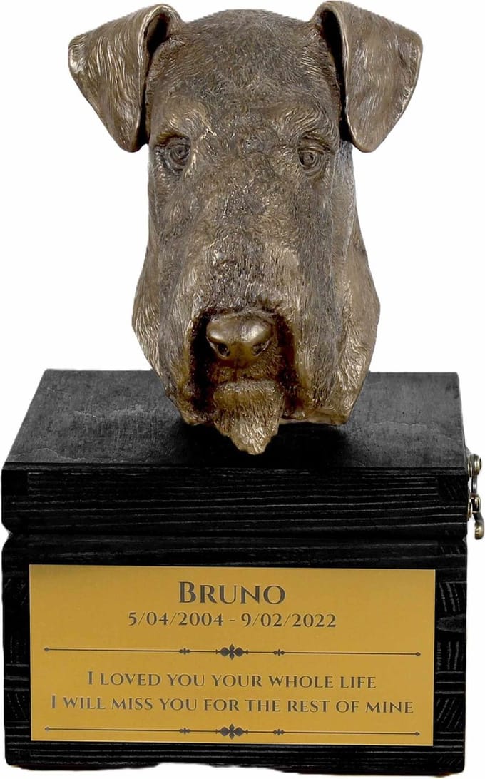 Urn met gravure en sculptuur van Airedale Terrier en Bingley Terrier