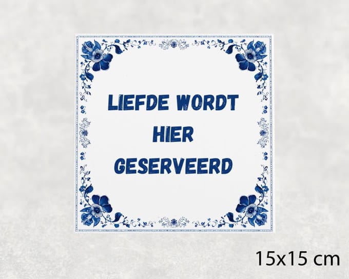 Spreuk tegel 15x15 cm Liefde wordt hier geserveerd