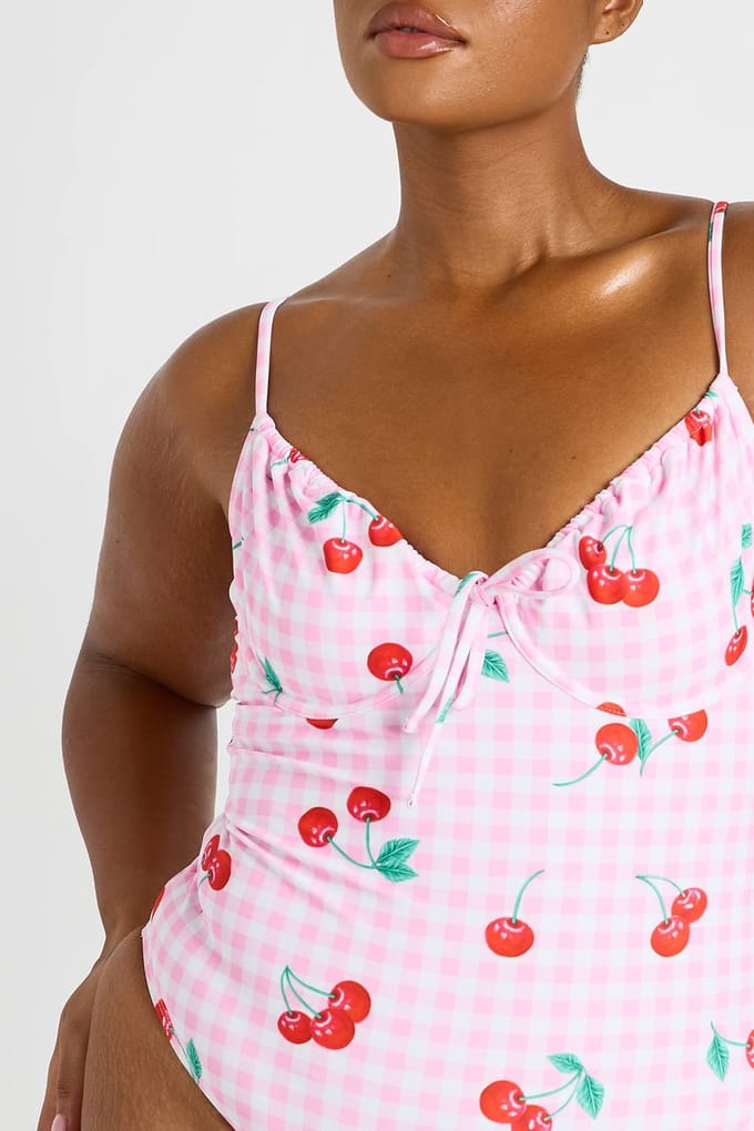 boohoo Dames Plus Kersen Ruitjes Print Beugel Plunge Badpak | Roze | Maat: 44