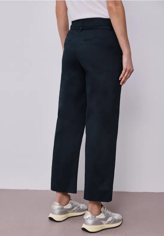 Straight Legs broek met riemdetail