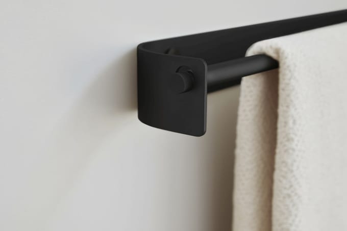 Form&Refine Arc Handdoekhouder - staal zwart - eenvoudig