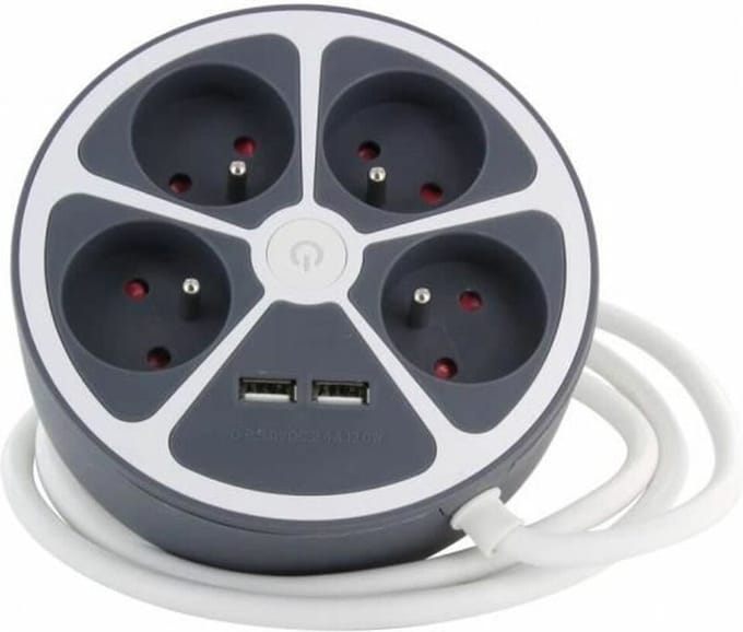 4-socket plugboard with power switch Chacon