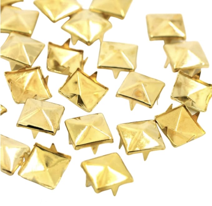 80 goudkleurige studs- 1 cm - vierkant - kleding versieren- Charme Bijoux