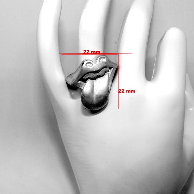 Hetty'S - Grote zilveren ring - Model met tong - in " Rolling Stones Style"