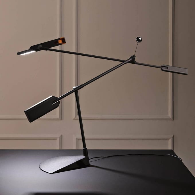 Stilnovo LED tafellamp Halley, zwart, uitsteek 100 cm