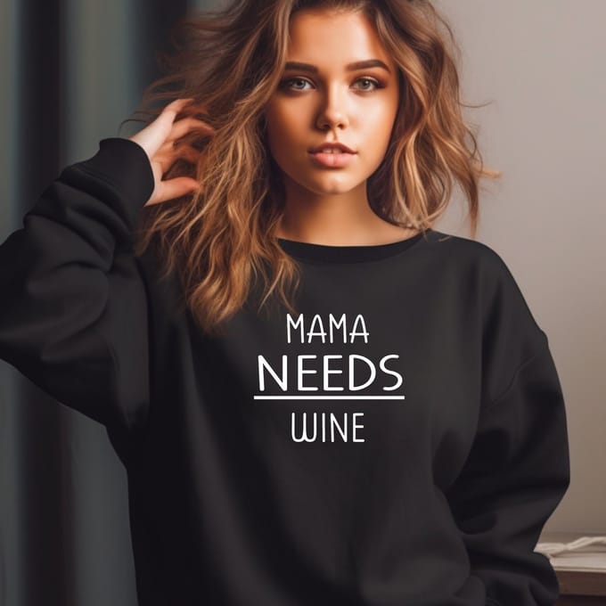 Dames Sweater- Mama Needs Wine- Zwarte sweater-wijnen- Wijn trui-Maat L-Moederdag Tip