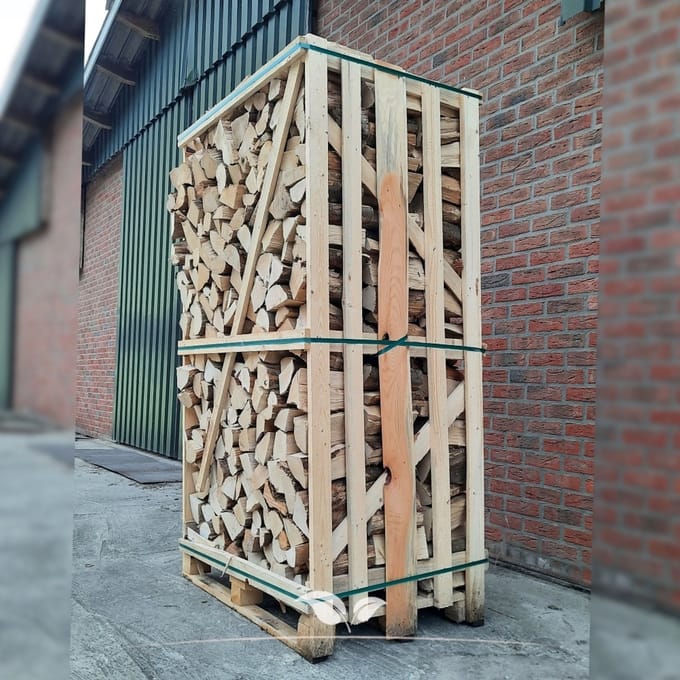 Haardhout, Es | 3 grote pallets 1,8 kuub strak gestapeld