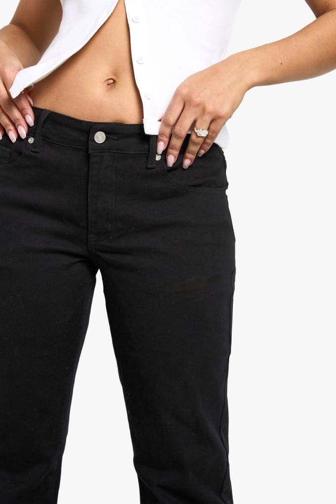 boohoo Dames De Low Waist Bootcut Jean | Black | Maat: 14/32L