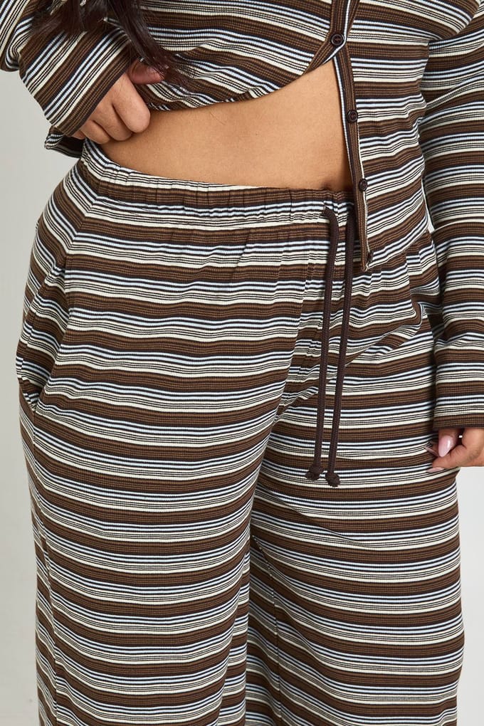 boohoo Dames Plus Gestreepte Wijde Pijpen Broek | Koffie | Maat: 48